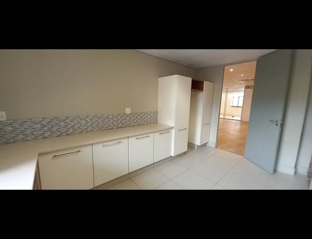 466M² OFFICE TO LET IN BRYANSTON